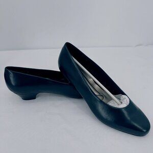 Soft Style Angel II  Navy Elegance Pump Heel Shoes Women's 10W